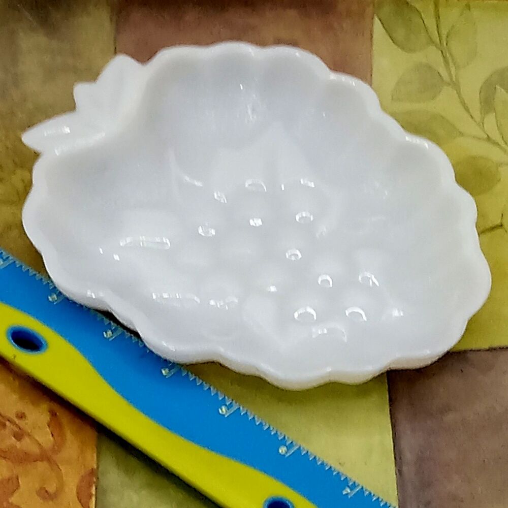 White Milk Glass Hazel Atlas Grape Pattern Nut Dish Tray HTS50C26 5.5x7" MCM 3D